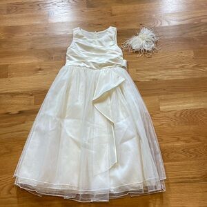Stunning flower girl dress size 6 with hairpiece